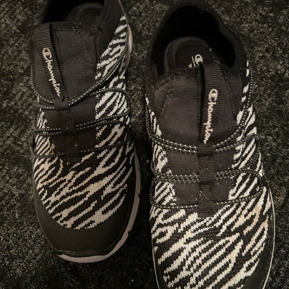 Champion sneaker - like new condition - size us 6 - Picture 5 of 5